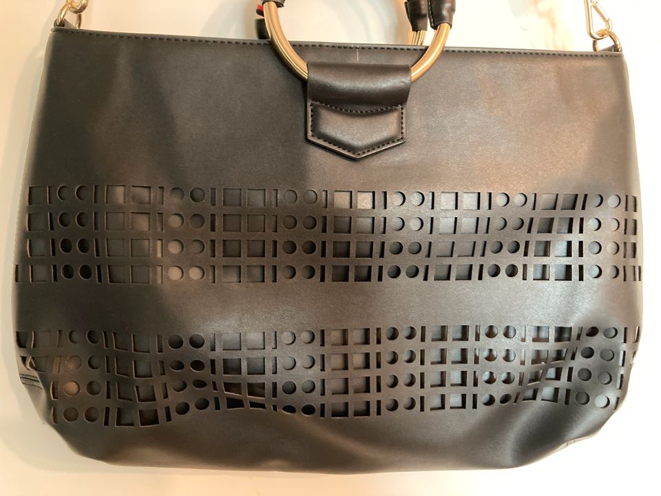 Große schwarze Tasche von Mango in Köln