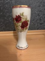 Porzellan Vase mit Hand Malerei und 22 Karat Gold Nordrhein-Westfalen - Bad Berleburg Vorschau