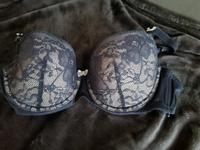 BH's blaue und schwarze Spitze Gr. 75 und 80 E hunkemöller/NOIR Sachsen - Nünchritz Vorschau