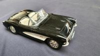 Chevrolet Corvette Cabrio 1957 Burago 1/18 schwarz weiß Nordrhein-Westfalen - Mülheim (Ruhr) Vorschau