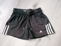 Kurze Adidas Sporthose für Mädchen Gr. 140, schwarz, guter Zustan Baden-Württemberg - Steinen Vorschau