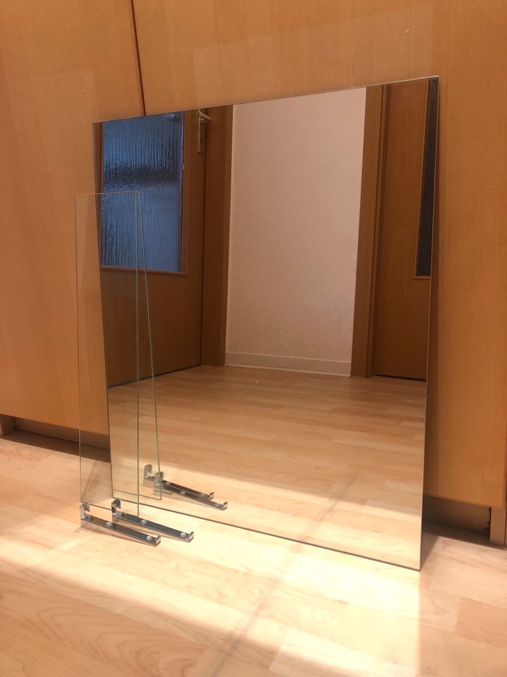Spiegel 50x60 cm mit Glasablage in Chemnitz