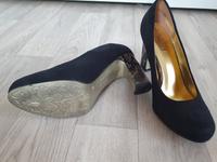 Pumps mit Schlangenmotivsbsatz Sachsen-Anhalt - Arensdorf Vorschau