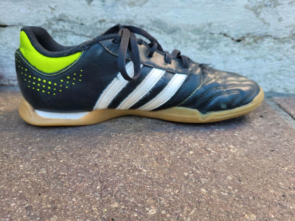 Adidas Hallenschuhe/Sportschuhe in Amberg b. Buchloe