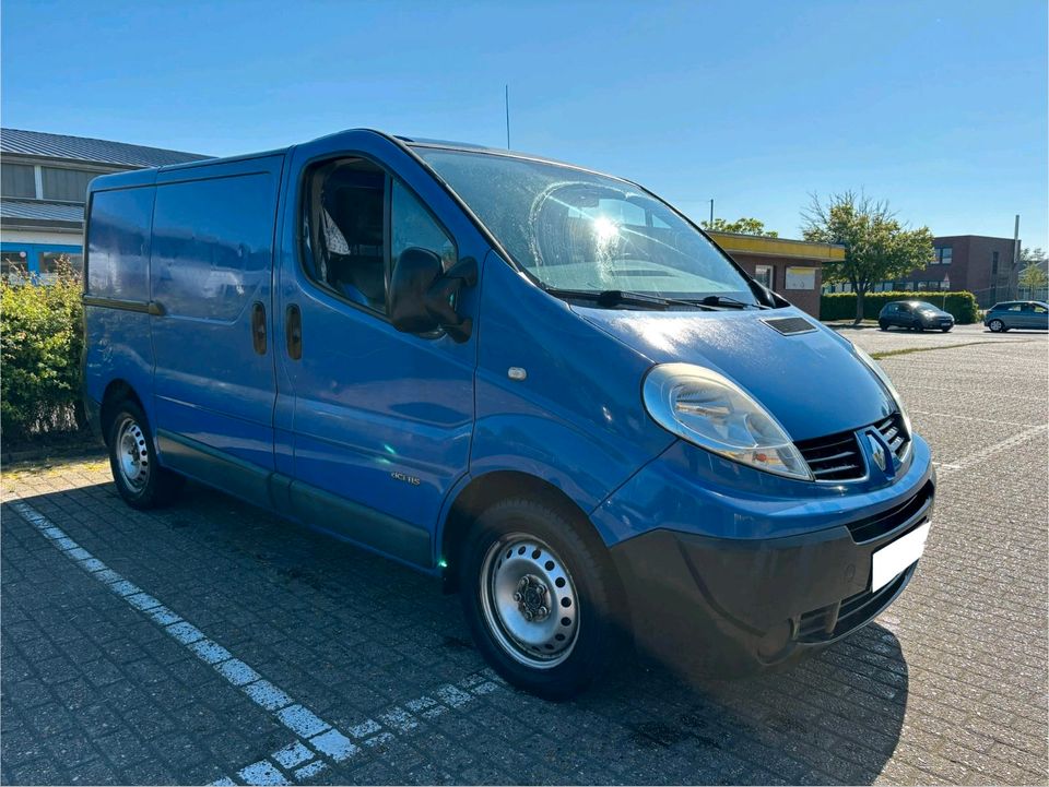 Renault trafic in Wilhelmshaven