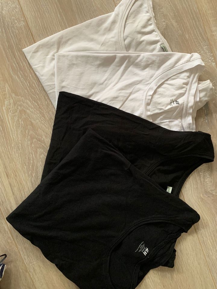 2 T-Shirts weiß & schwarz Schwangerschaftsbekleidung Umstandsmode in Landwehr