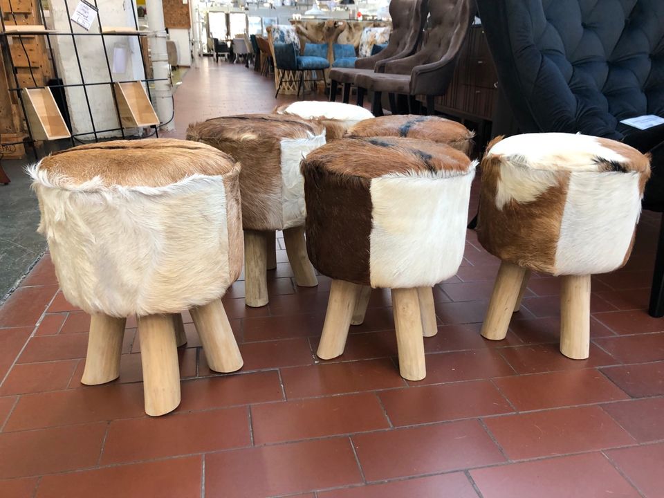 Ziegenfell Fell Hocker Pouf mit Holzbeinen Ø 35cm UVP 189 € in Bremen