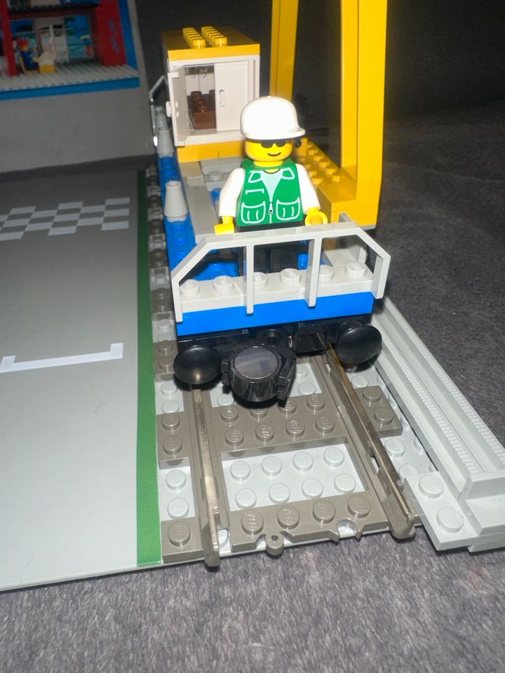 Lego Eisenbahn 4555 9V Verladestation Güterbahnhof in Hohenwestedt