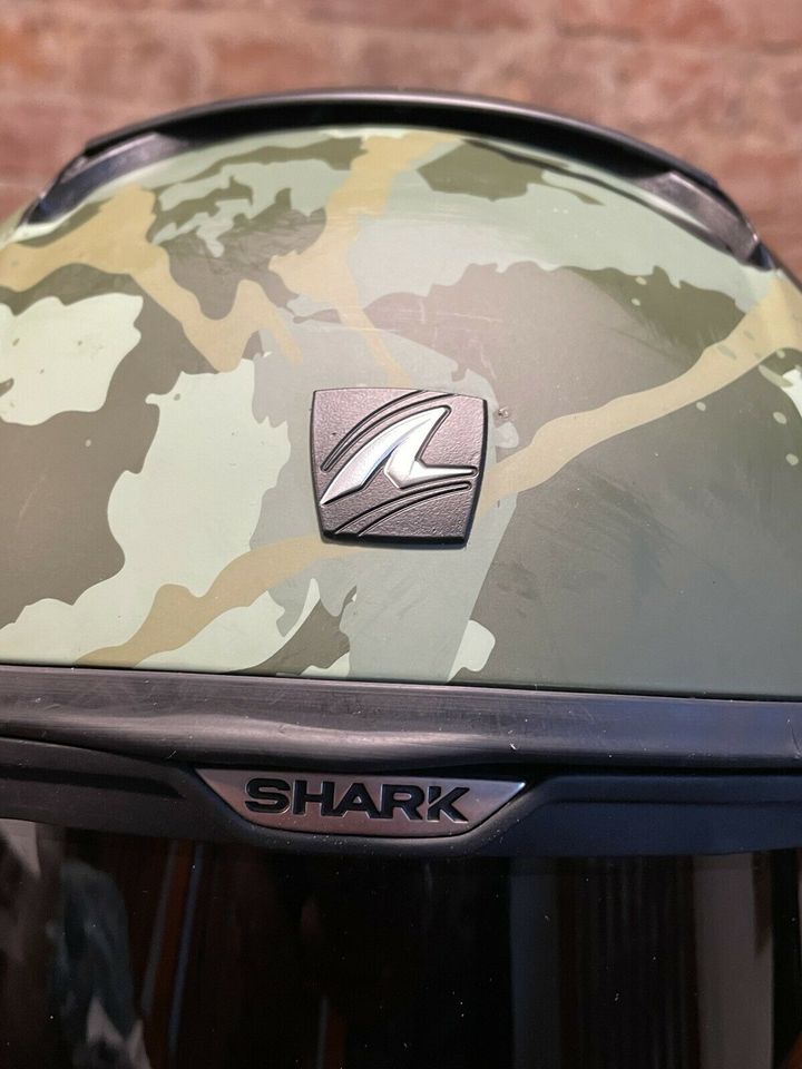 Shark Raw Kurtz Motorcycle Helmet M Matt Green Camouflage in Frankfurt am Main