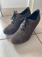 Pumps zum Schnüren von Högl Gr.7 Wildleder Hessen - Künzell Vorschau