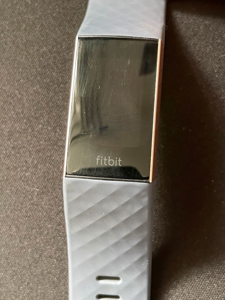 Smartwatch Digitaluhr Fitnesstracker Fitbit Charge 3 in Dresden