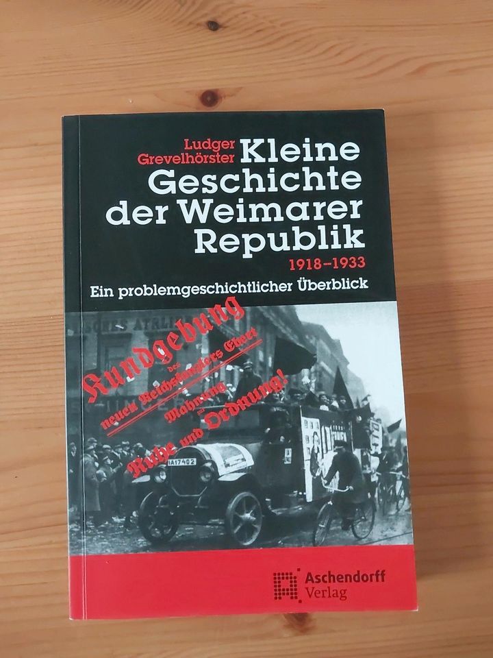 Verschiedene Geschichtsbücher in Mittweida