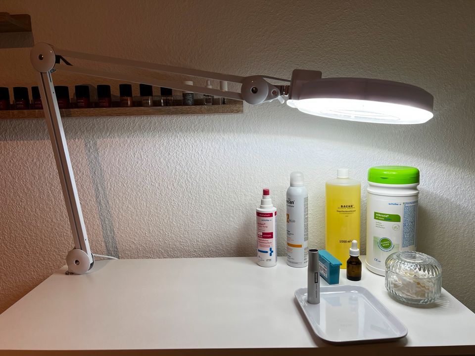 LED Lupenleuchte Lupenlampe Arbeitslampe in Wiesbaden