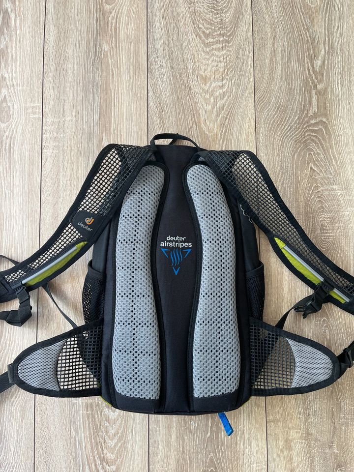 Deuter Race Fahrradrucksack inkl. Camelback Wasserblase in Berlin