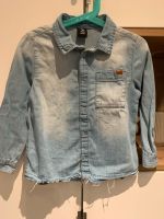 Neuwertiges Jeanshemd in Gr. 110 von H&M Hellblau Nordrhein-Westfalen - Rheda-Wiedenbrück Vorschau