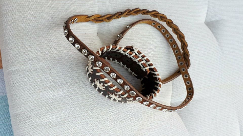 Modeschmuck, 2 Lederarmbänder in Essen