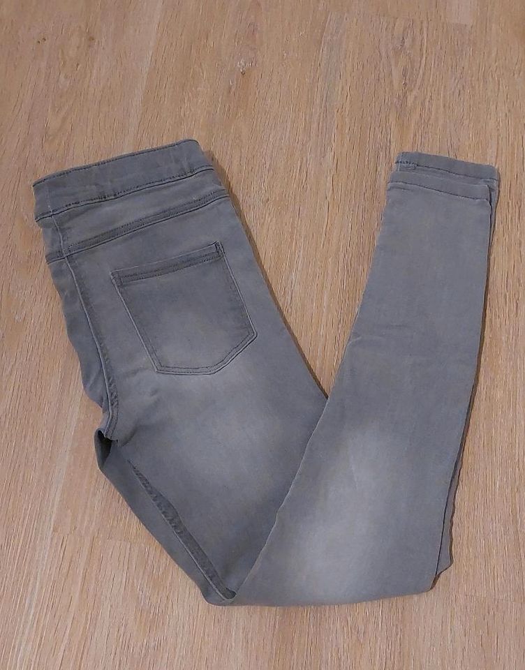 Tolle Jeans Gr.158 in Schkopau