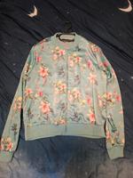 Dünne Jacke mit Blumenmuster Ludwigslust - Landkreis - Pampow Vorschau