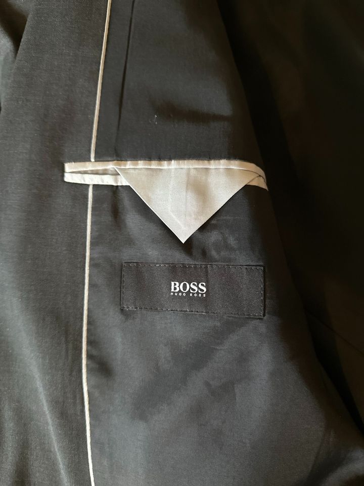 Boss Jacket (grau, Gr. 98) in Oberursel (Taunus)