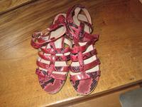 Sandalen Gr. 39, gut erhalten Hessen - Gießen Vorschau