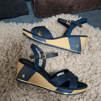 Tommy Hilfiger blau Wedges Sandalen Absatz Damen Schuhe Gr. 40 Schleswig-Holstein - Itzehoe Vorschau