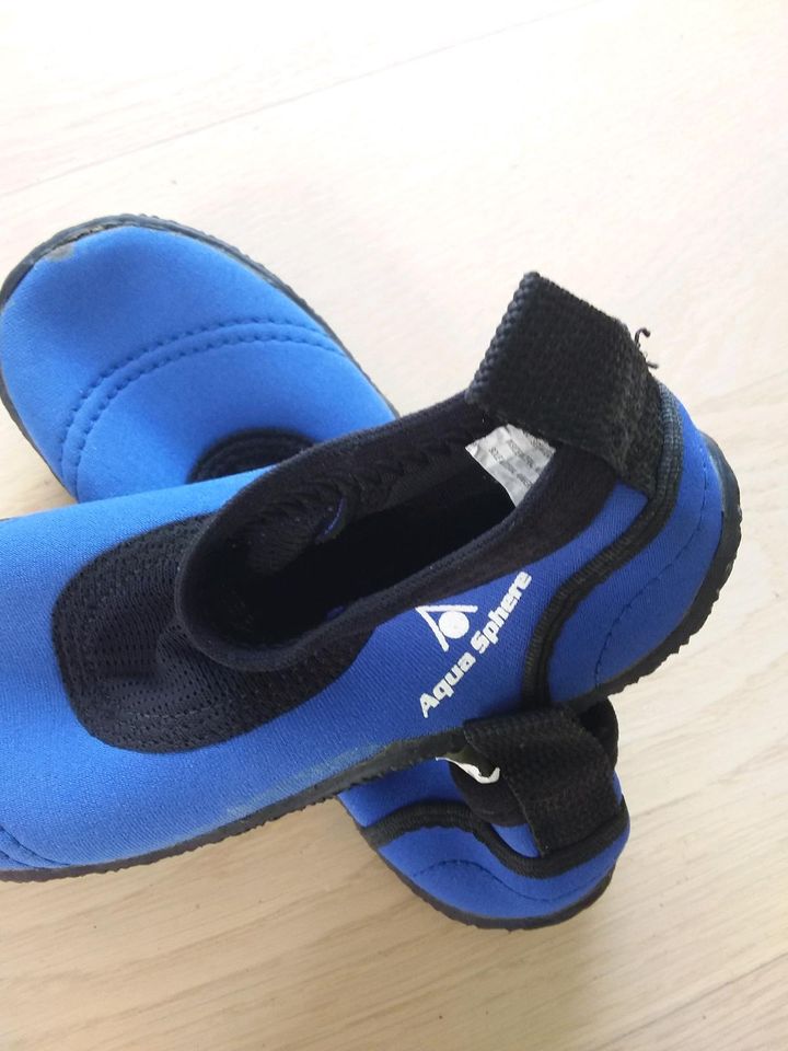 Wasserschuhe Aqua Sphere 32/33 in Bretten