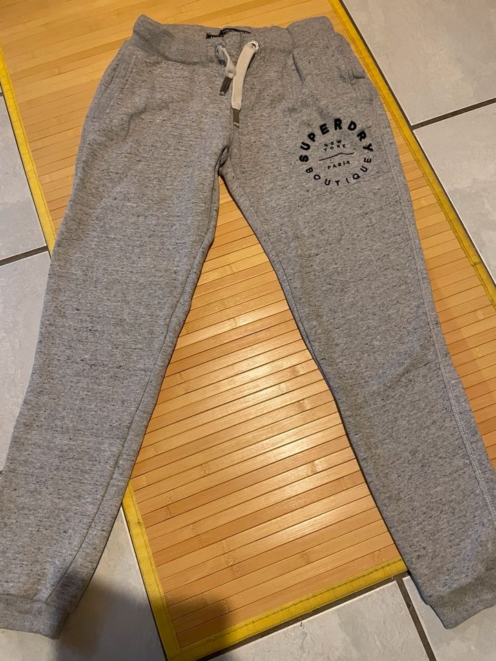 -NEU- Jogginghose Sweat, Superdry, grau, ungetragen, Gr. M (36/38 in Moosburg a.d. Isar