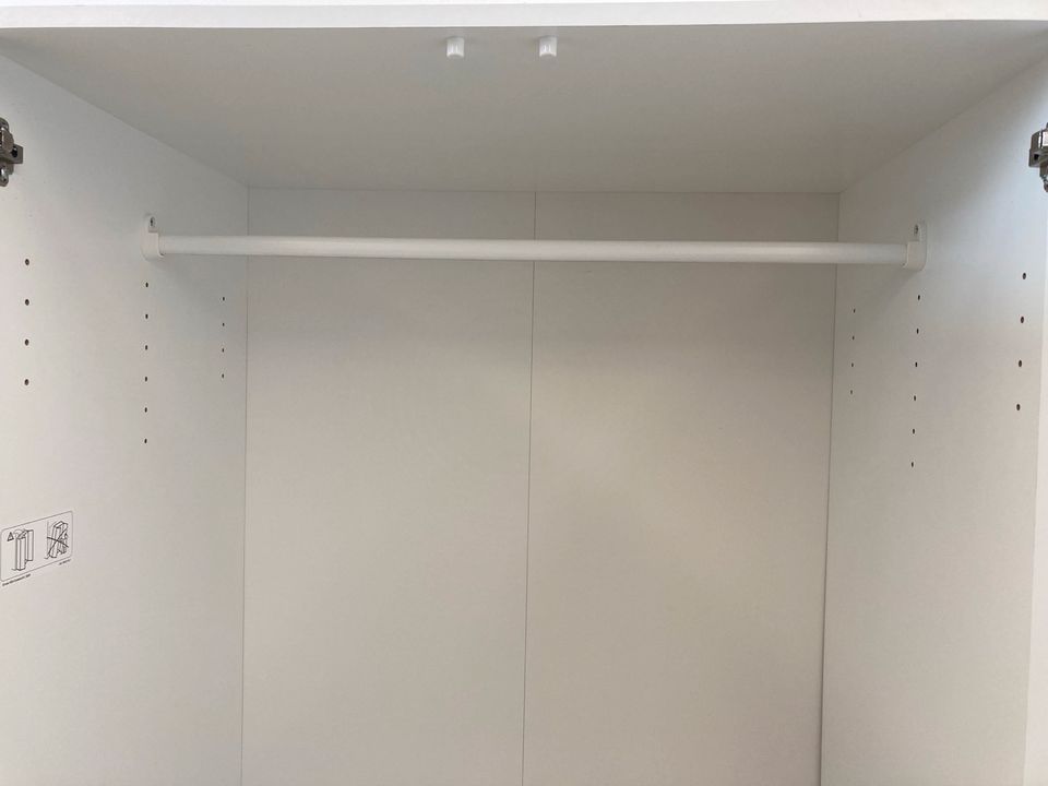 #A Ikea Kleiderschrank Kleppstad weiß 3 türig Türen 117 x 176 cm in Burgstädt