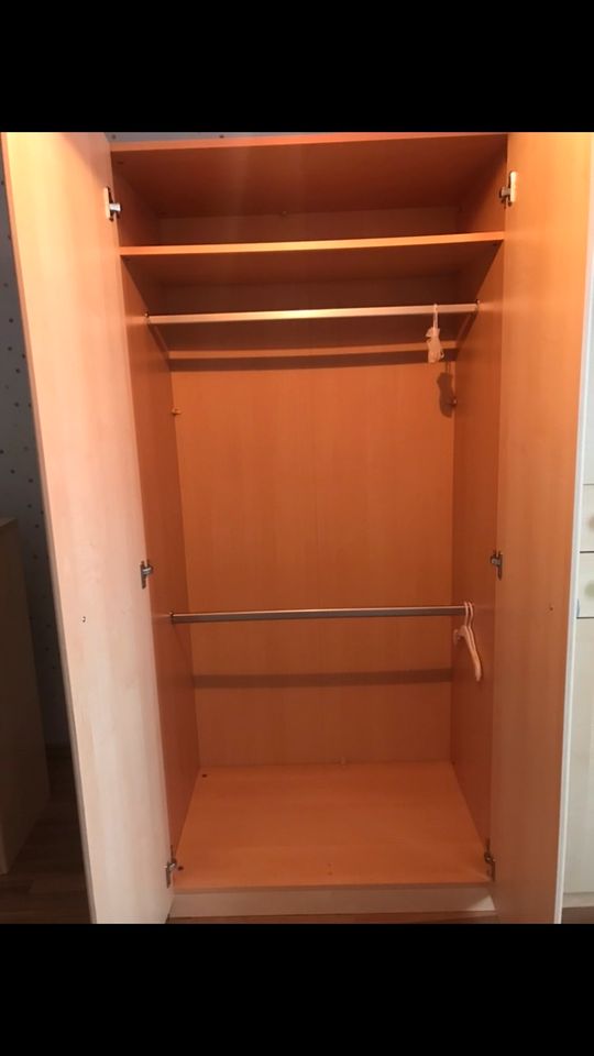 Kleiderschrank mit Wickeltischkommode in Köln