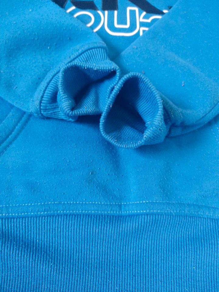 Junge 122: Hoodie Pullover blau + Katag Fleecejacke grau in Albachten