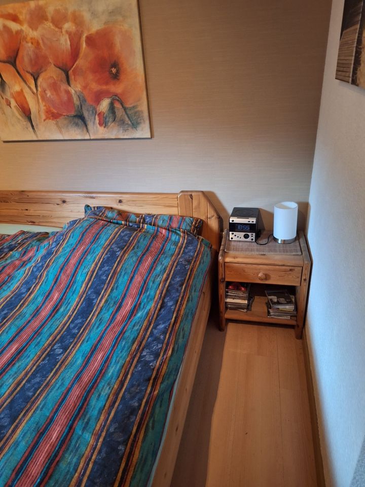 Komplettes Schlafzimmer (Bett, Nachttische, Kleiderschrank) in Bottrop