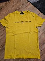 Tommy Hilfiger tshirt Gelb gr.140 Nordrhein-Westfalen - Lübbecke  Vorschau