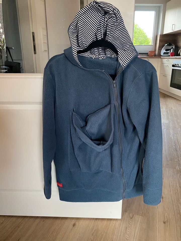 Agnes H. Milchshake Tragejacke fleece blau in Büchen