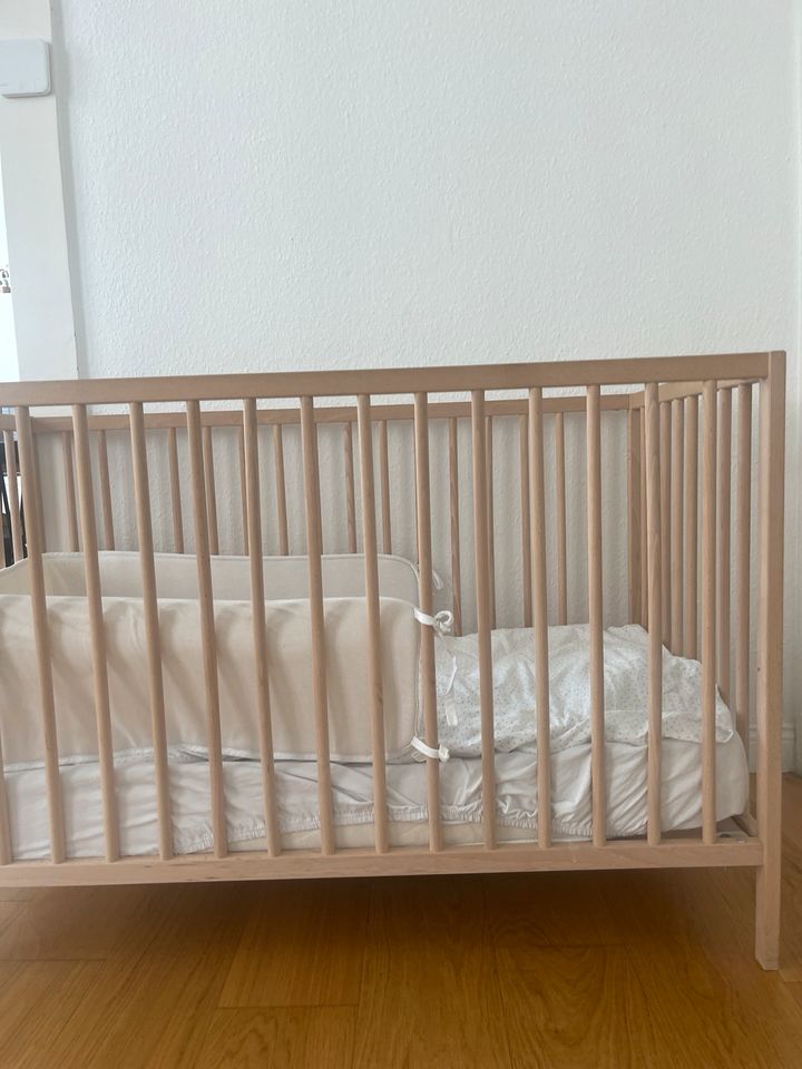 Ikea Sniglar Bett Matratze Babybett Buche mit Zubehör wie NEU in Hannover
