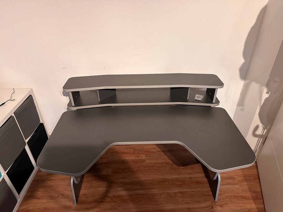 Gaming Tisch, Schreibtisch, PC Tisch anthrazit, grau, Silber in Obertraubling