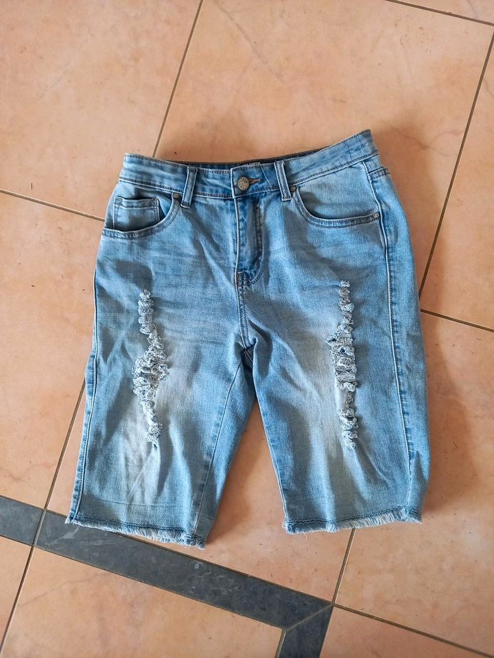 Jeanshose Shorts Gr. S Damen & Mädchen in Neustadt a.d.Donau