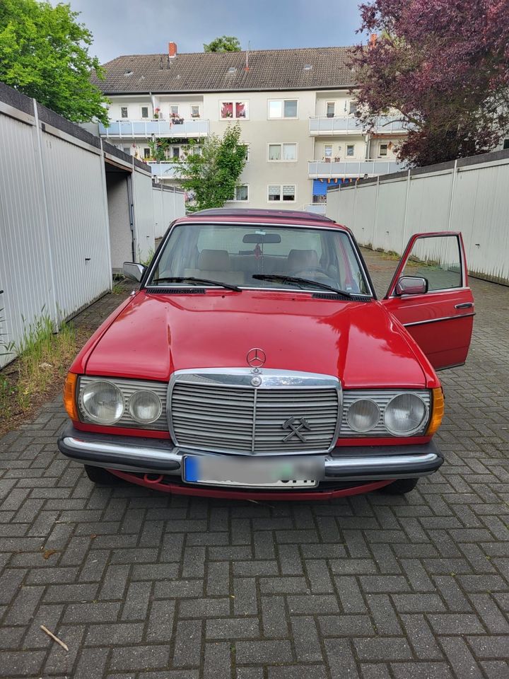 Mercedes W123 240D Oldtimer in Herne