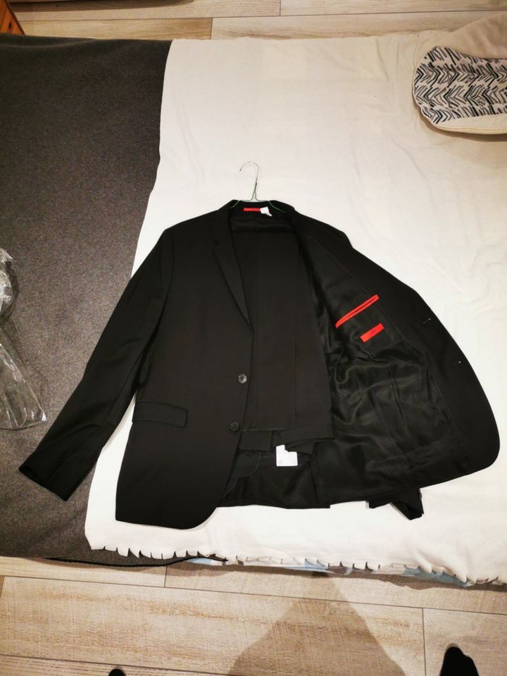 Hugo Boss Anzug Größe 56 in Achern