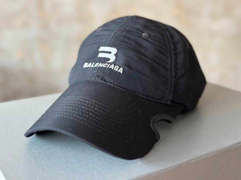 BALENCIAGA Baseball Cap Notch Tracksuit schwarz in Berlin Mitte kleinanzeigen