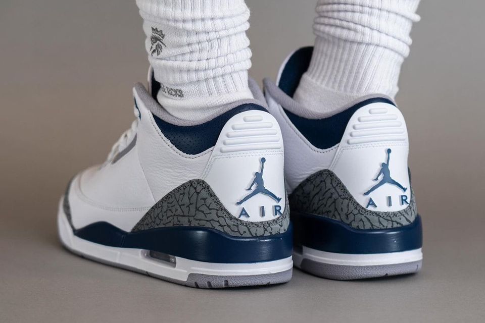 NIKE Air Jordan 3 „Midnight Navy“ NEU EU45 US11 Weiß Blau in Hannover