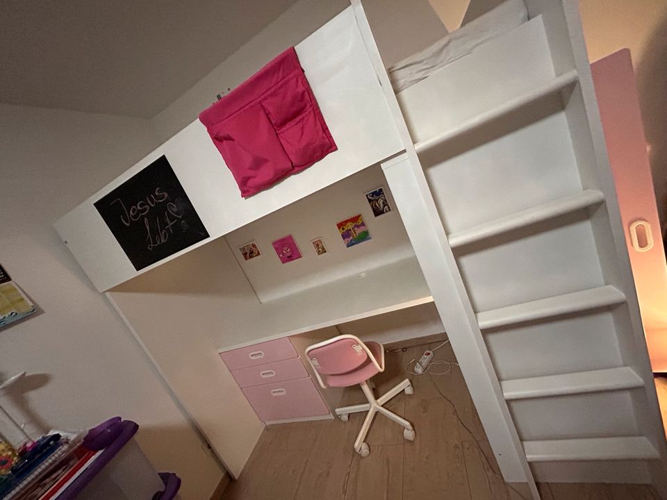 Ikea Hochbett Kinder + Matratze und Lattenrost weiß+rosa in Wiesbaden