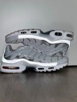 Tn‘s Nike air max plus FV0952 100 grau Thüringen - Suhl Vorschau