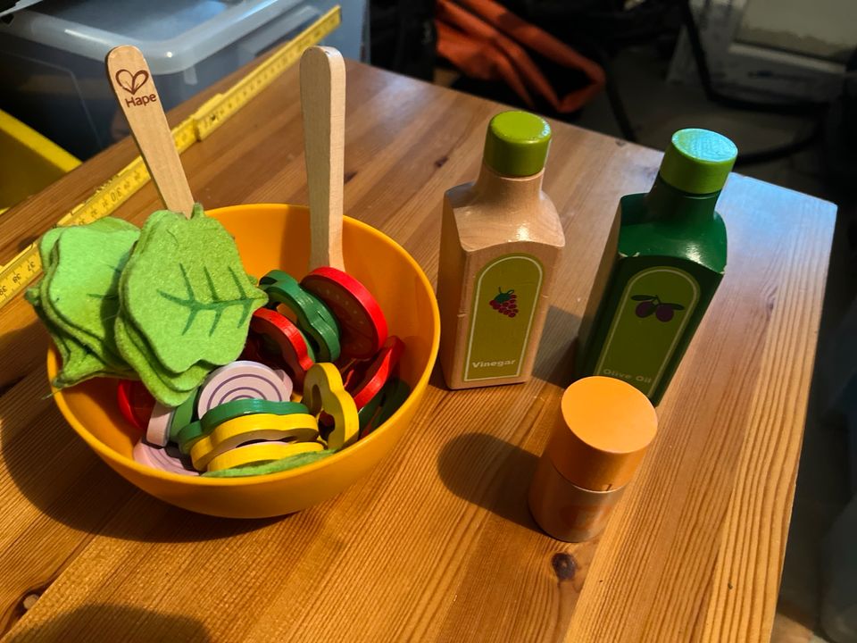 Kinderküche Salat Set von Hape in Ennepetal