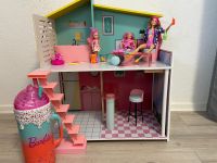Puppenhaus mit Barbies und Zubehör Nordrhein-Westfalen - Ibbenbüren Vorschau
