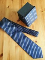 Krawatte neuwertig in Geschenkbox Freiburg im Breisgau - Altstadt Vorschau