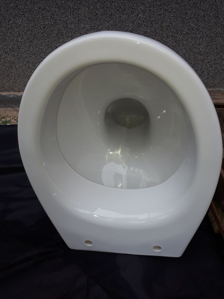 Bauklo Bautoilette WC Toilette Tiefspüler Stand-WC in Lehre