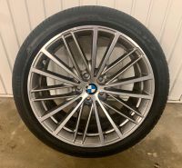 BMW 5er Alufelge V-Speiche 635 VA Pirelli Bereifung run flat Wandsbek - Hamburg Sasel Vorschau