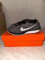 Nike flyknit Racer Oreo | EU 39 | snkrs sneaker Turnschuhe Hype Düsseldorf - Düsseltal Vorschau