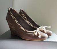 Esprit Plateau Pumps Wedges Keilabsatz Leder taupe beige Gr.37,5 Rheinland-Pfalz - Trier Vorschau