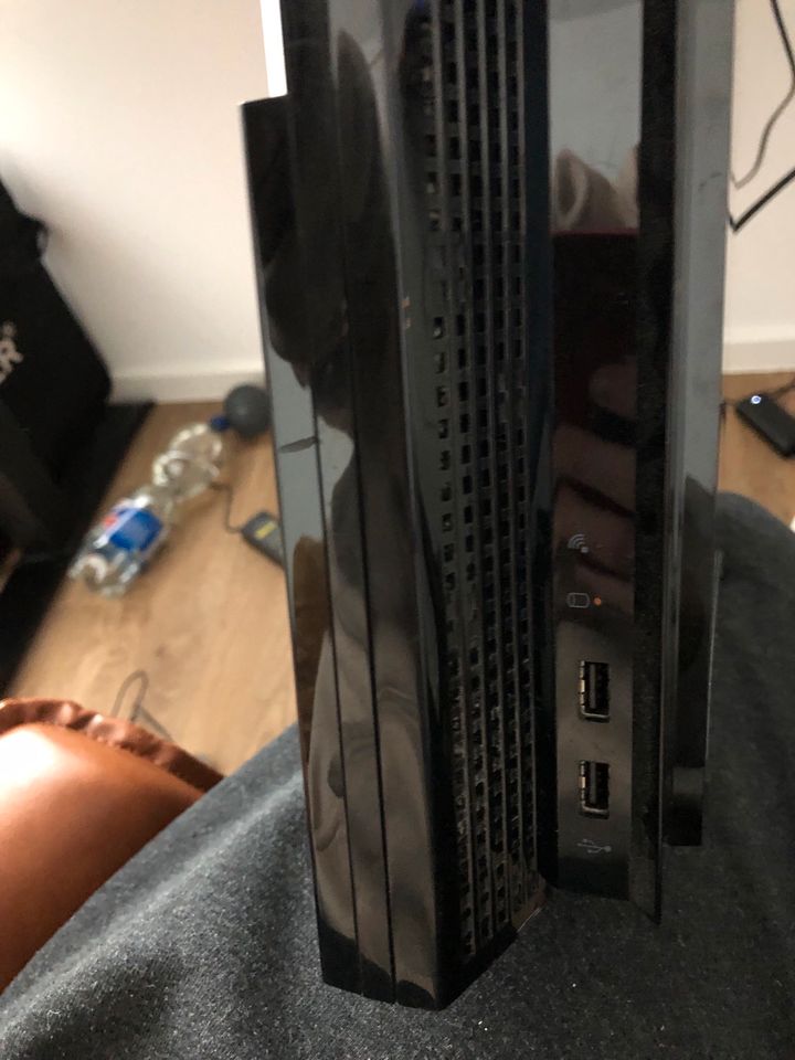 PS3 Konsole 80GB (formatiert - Werkseinstellungen) + 4xCobtroller in Berlin